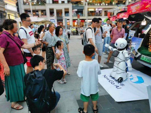 重庆大牛法律机器人打卡后备箱智慧集市